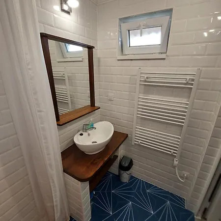 Apartman *